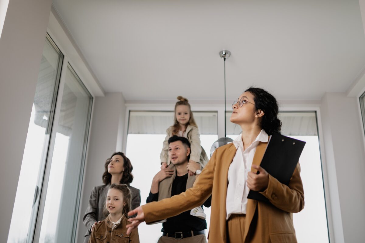 Grupo Inmobiliario vs Asesor: ¿Cuál te Conviene?